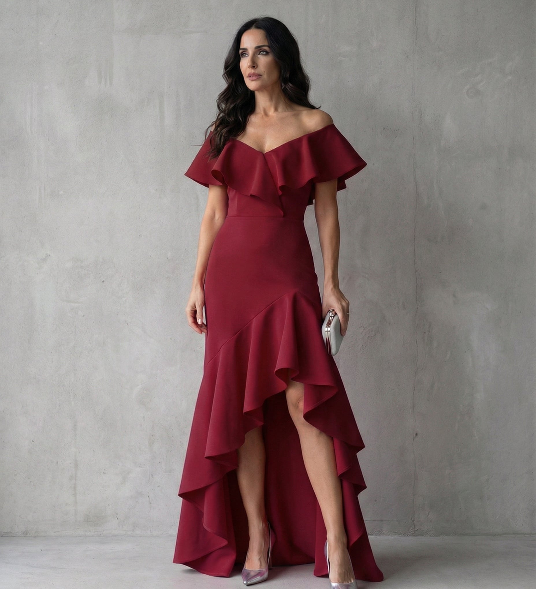 Isabel · Eleganta sieviešu kleita ar volāniem un V veida kakla izgriezumu