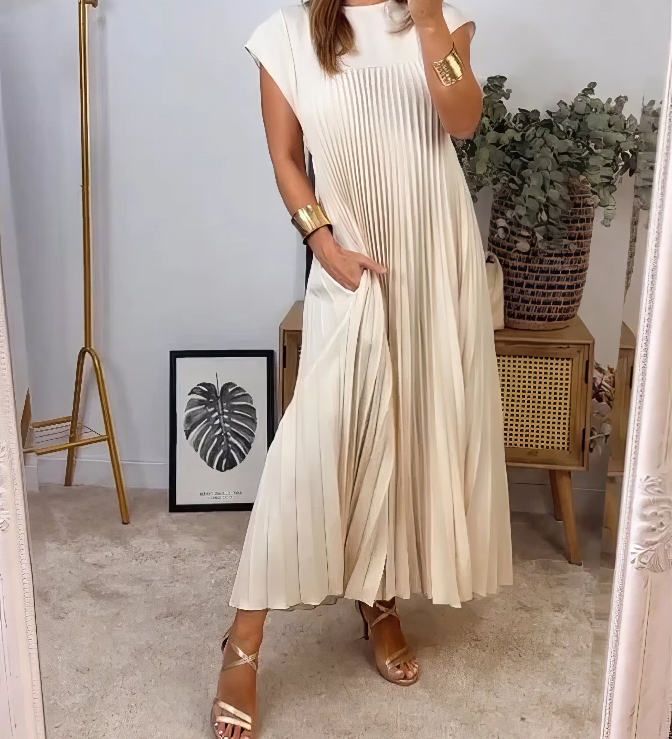 Vestido Simples Plissado Sem Mangas